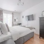 Bright 1 Bedroom Flat In Kensington Olympia