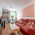 Bright 1 Bedroom Flat In Kensington Olympia