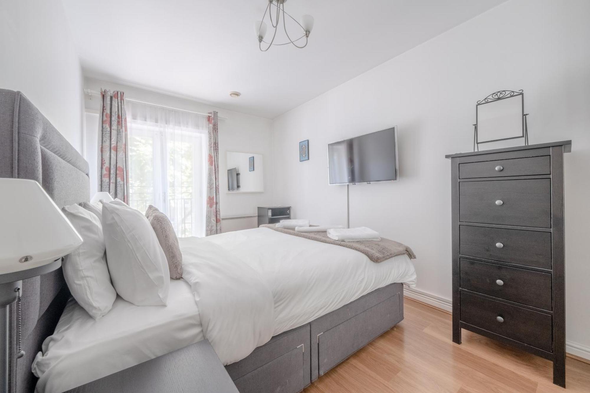 Bright 1 Bedroom Flat In Kensington Olympia Apartment *