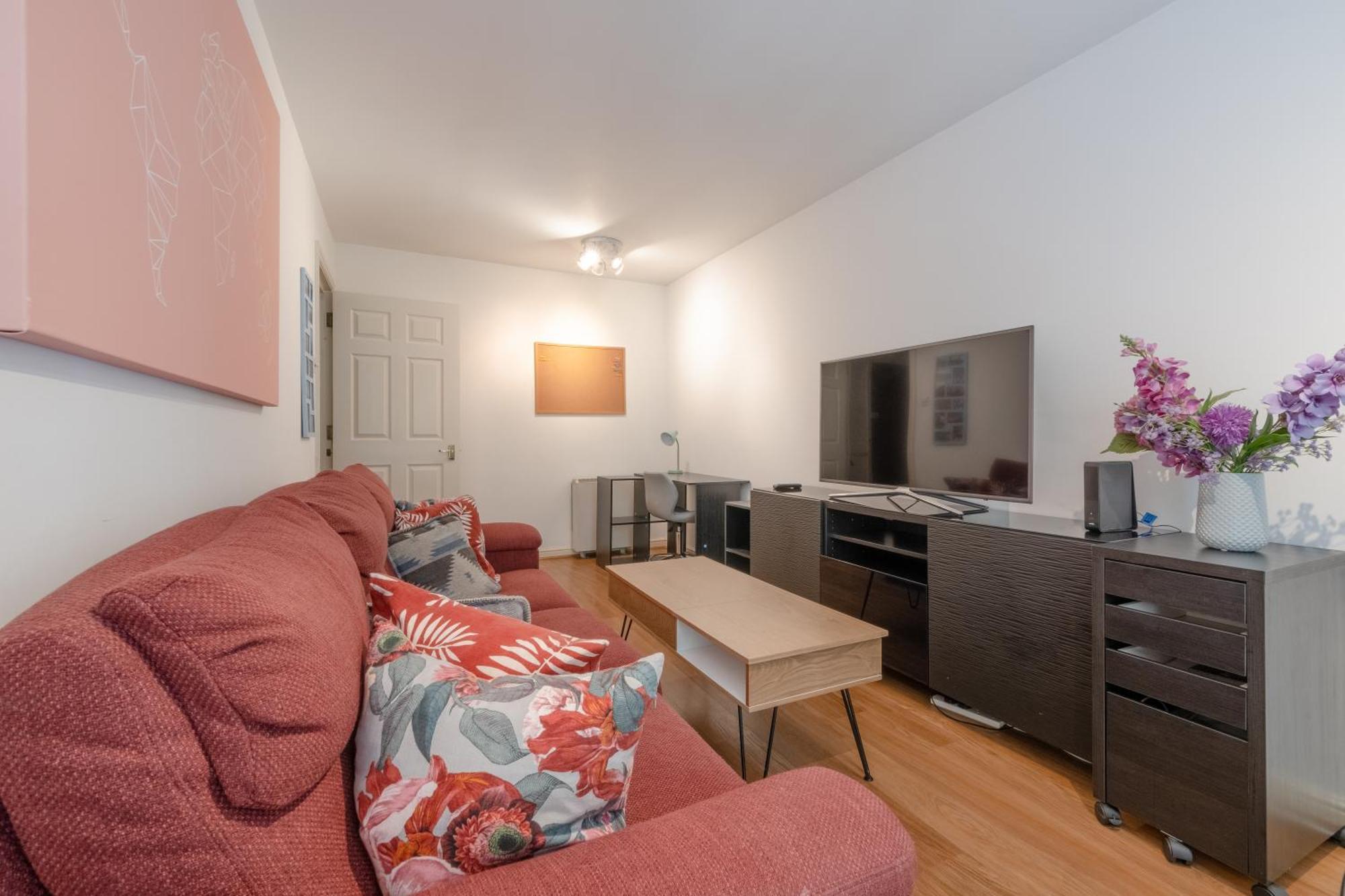 Bright 1 Bedroom Flat In Kensington Olympia