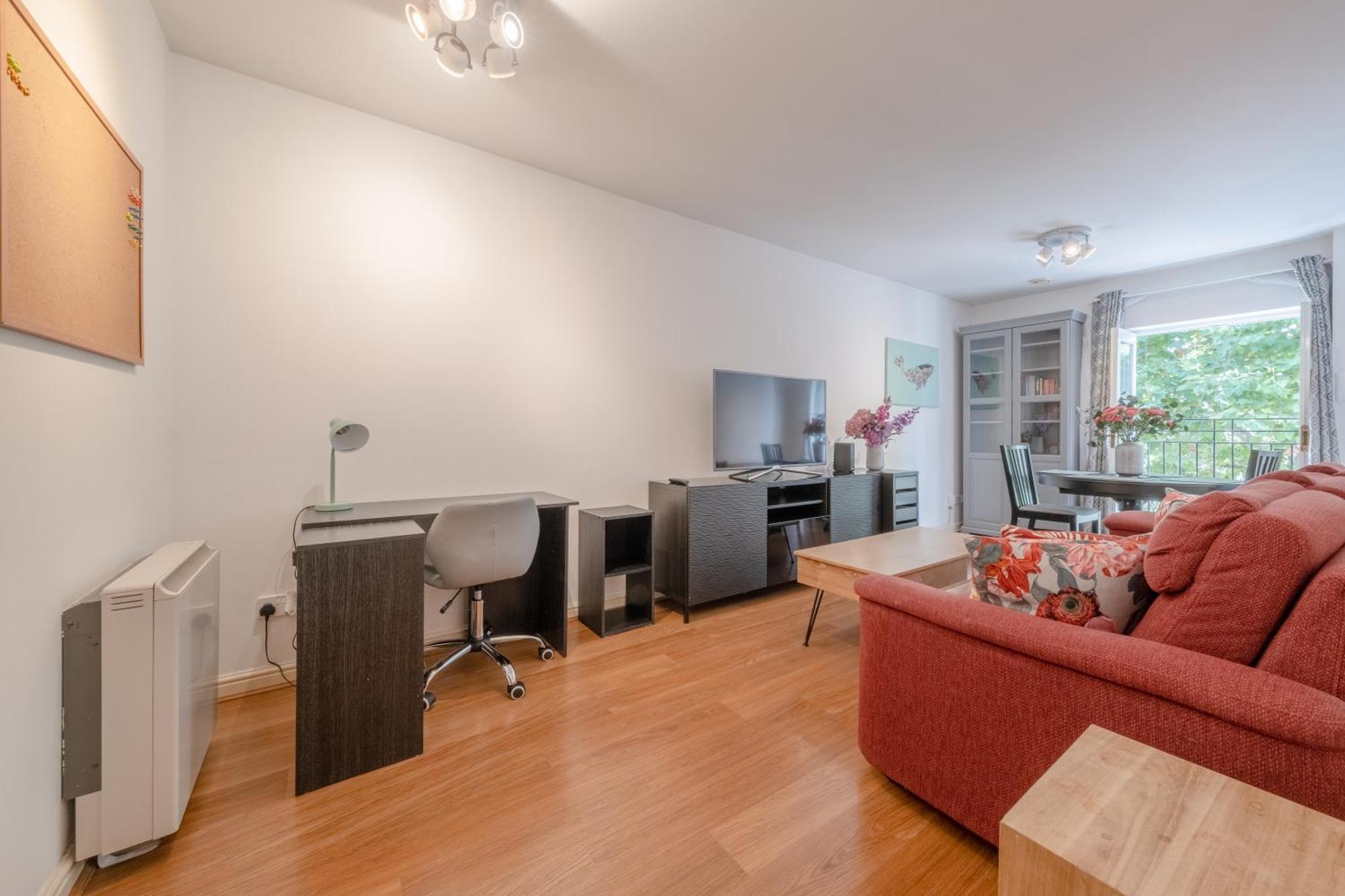 Bright 1 Bedroom Flat In Kensington Olympia *
