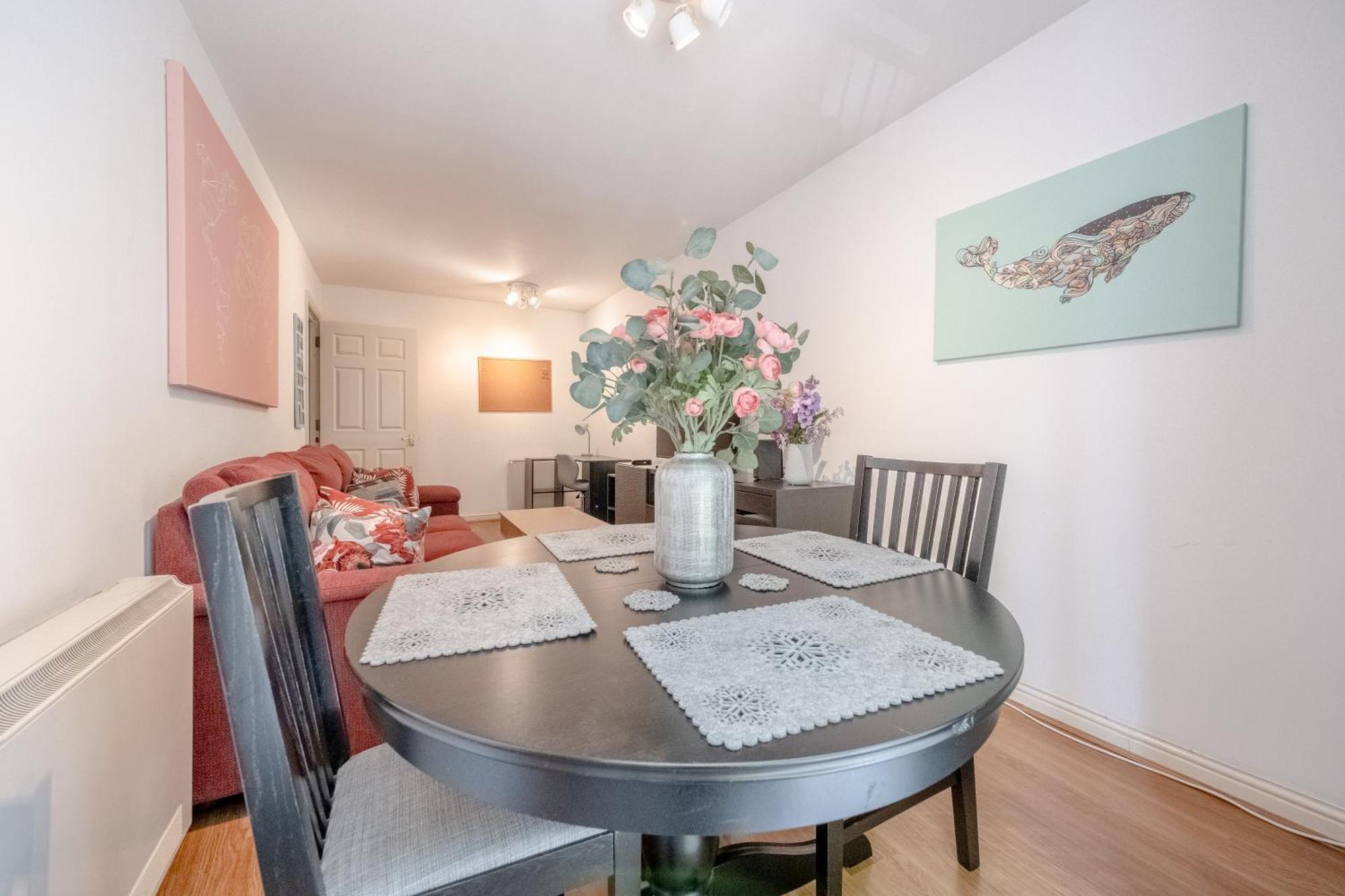 Bright 1 Bedroom Flat In Kensington Olympia London