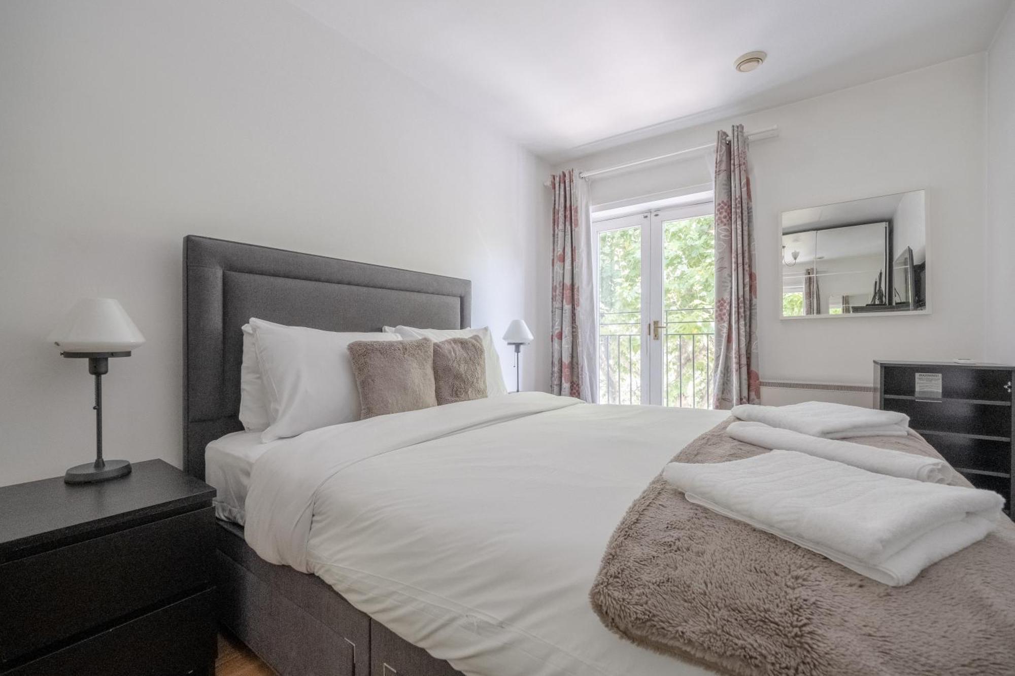 Bright 1 Bedroom Flat In Kensington Olympia Apartment *