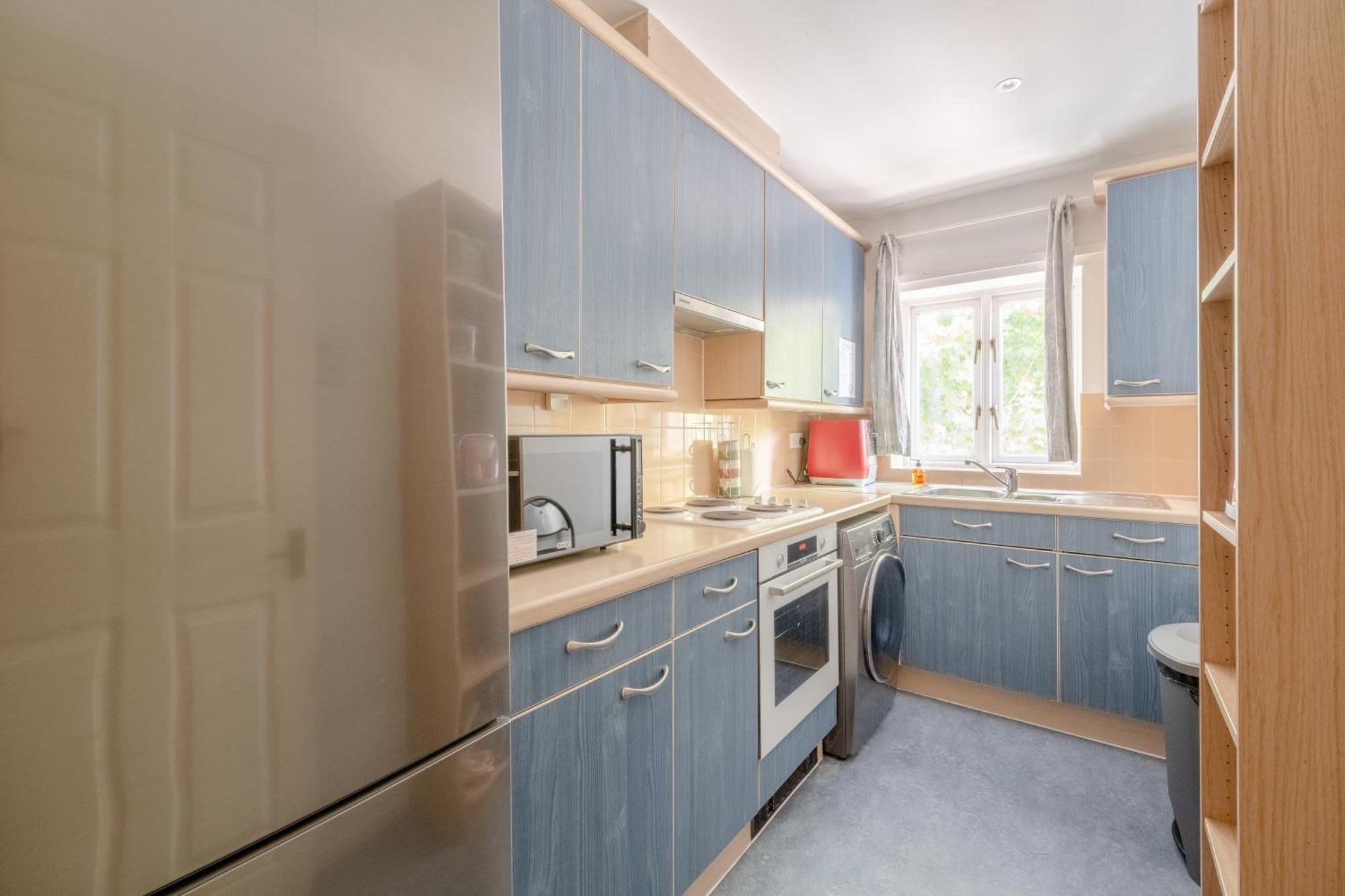 Bright 1 Bedroom Flat In Kensington Olympia Apartment London