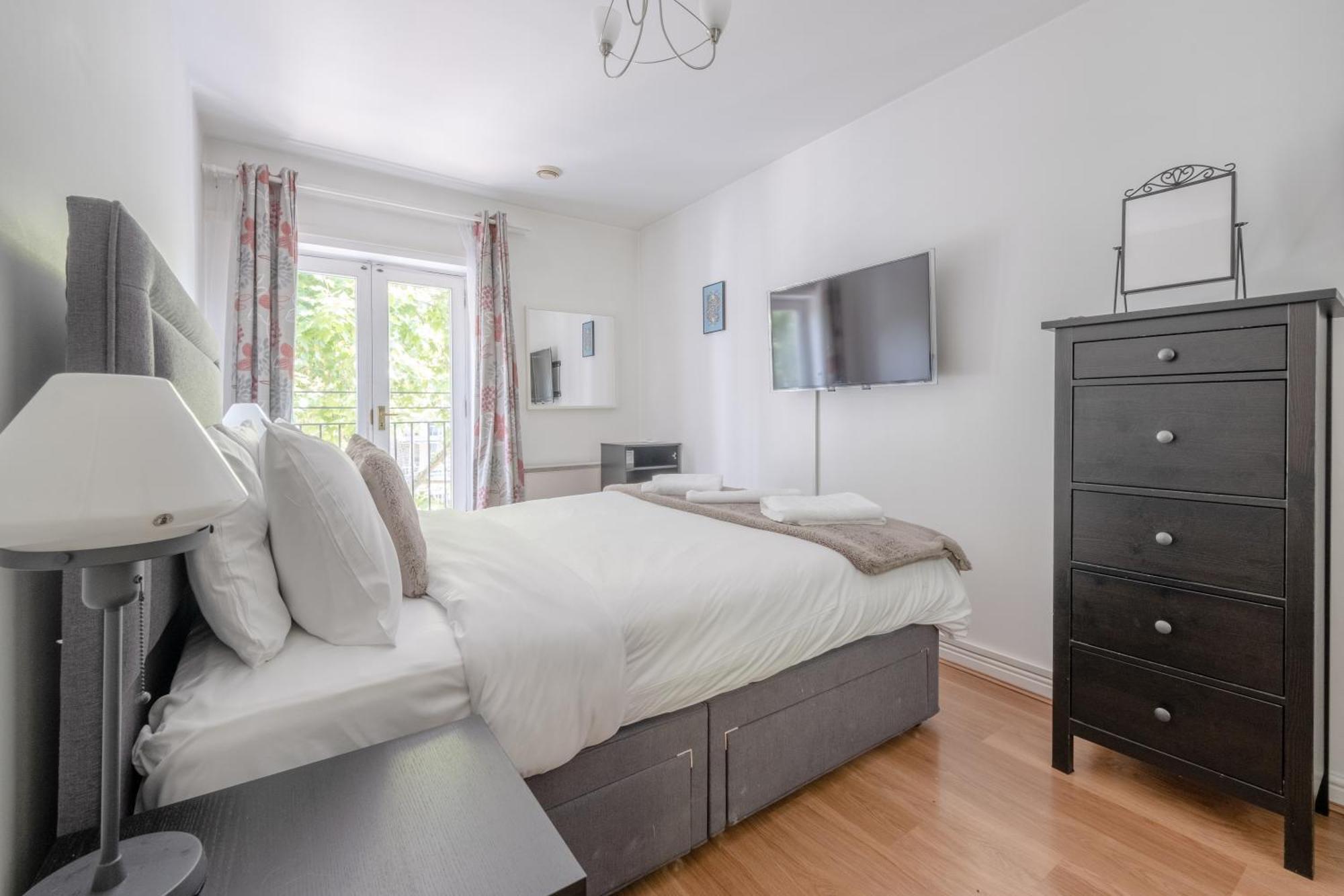 Bright 1 Bedroom Flat In Kensington Olympia Apartment London