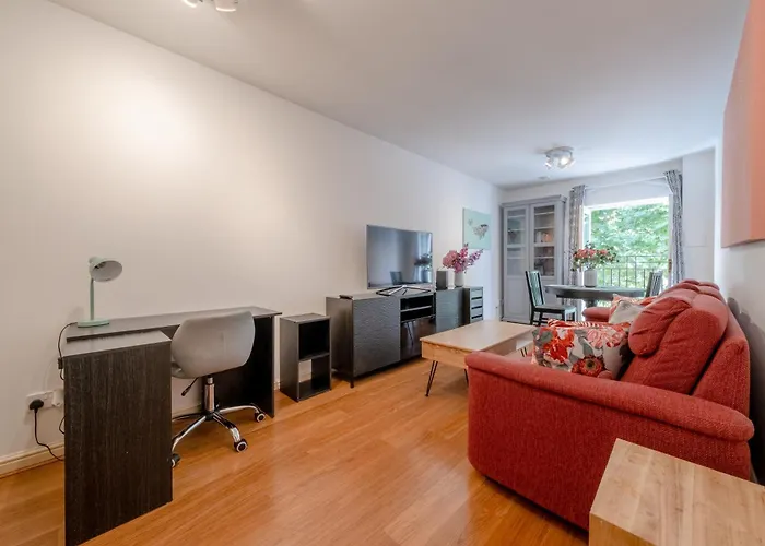 Bright 1 Bedroom Flat In Kensington Olympia